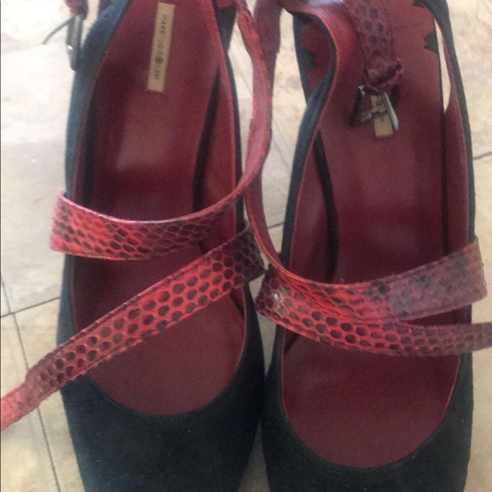 Max Studio Pumps